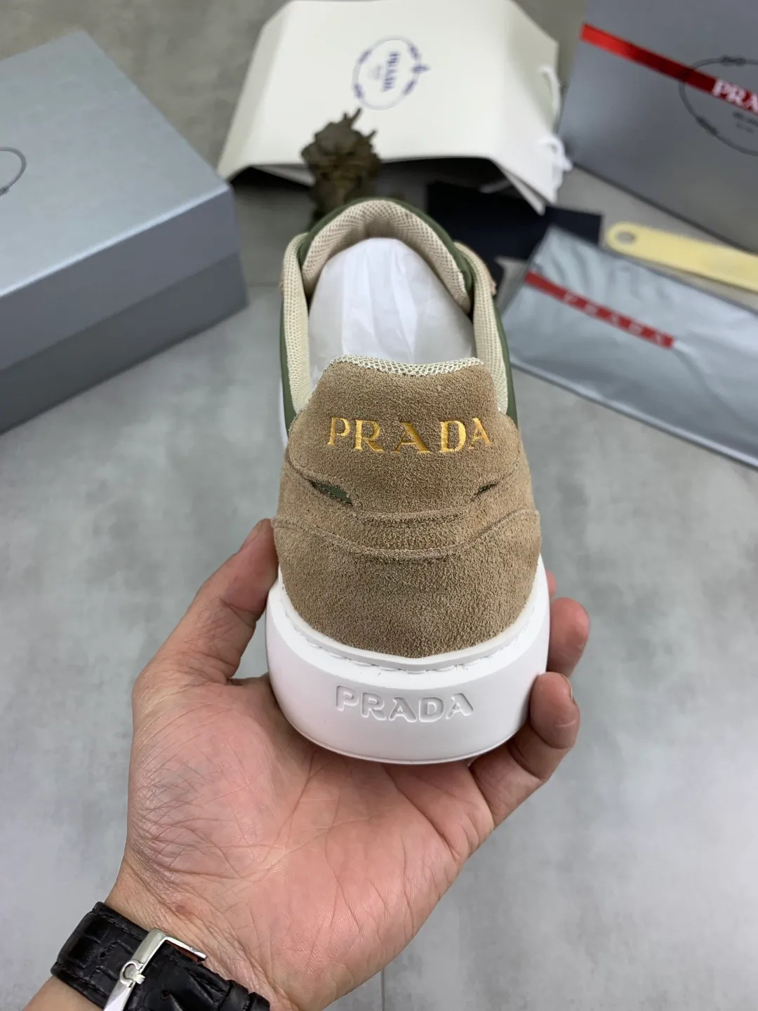 Men's men's shoes P560 💰【New style】Top quality, new popular models on the official website, which will never go out of style for a century, 🆘 The trendy brand (Prada) mainly promotes popular models, avant-garde and versatile fashionable men's shoes, privately molded, with cowhide splicing and 1:1 oil edge treatment... fashionable and simple, original imported cowhide with python skin, cowhide leather lining for feet; the atmosphere and personality are more fashionable, eye-catching and pursuing class. It will subvert the old idea and be a must-have for fashionistas who want to spend time with you! Must keep it! High-end comfortable and low-cost, high-end quality workmanship. Size: 38-45 4️⃣ colors available. full package